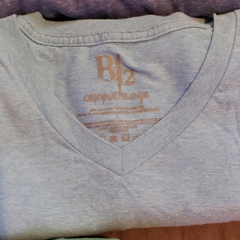 Stylish V Neck Colored tee shirts - Picture 5 of 6